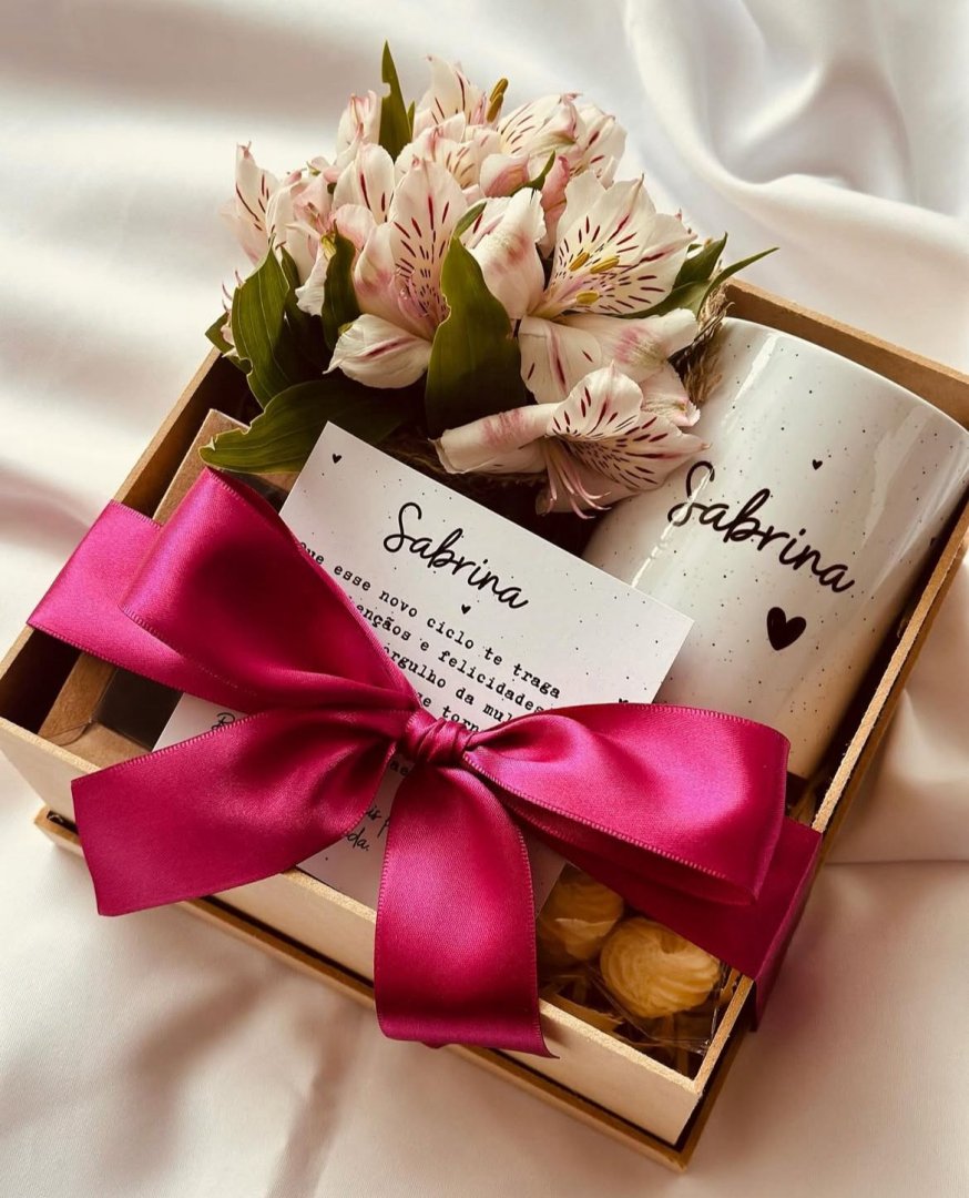 Kit Caneca + flores naturais + caixa recheada de cookies 