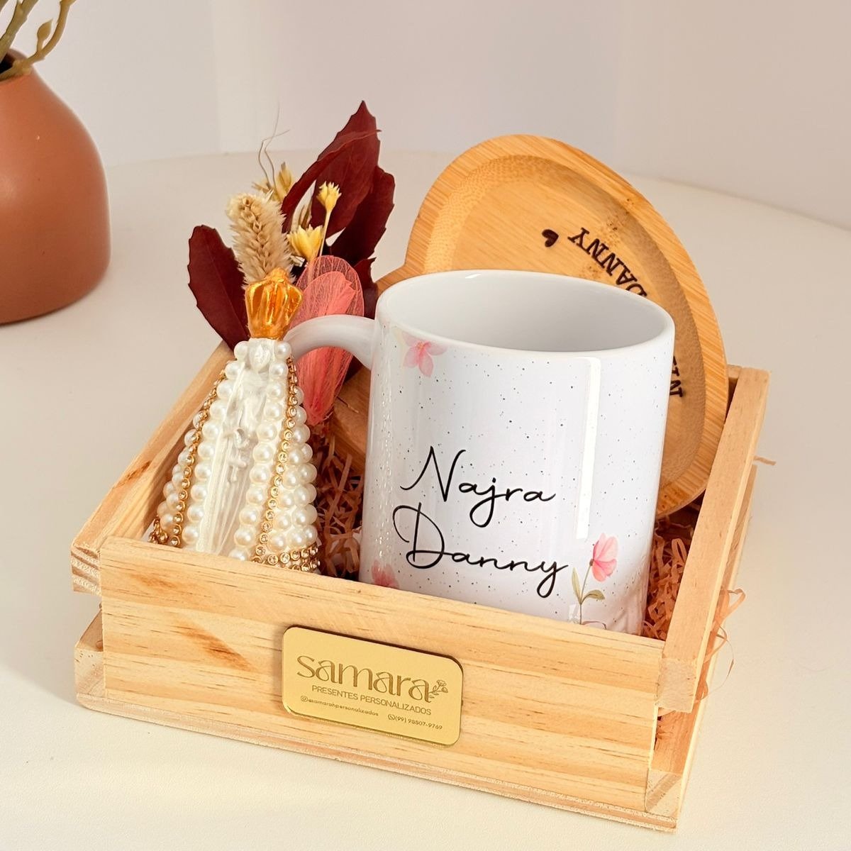 Kit Caneca + Pires coração + Nossa Senhora