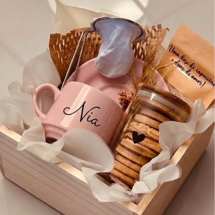 Kit Xícara com pires + Café + Biscoitos