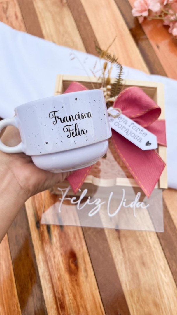 Xícara na Caixa Pinus com tampa de acrílico