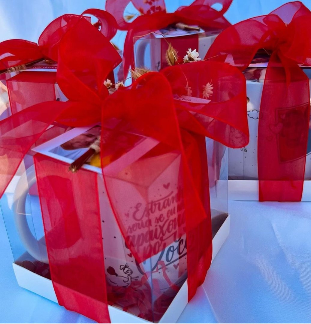 Caneca Na Caixa De Acetato com bombons