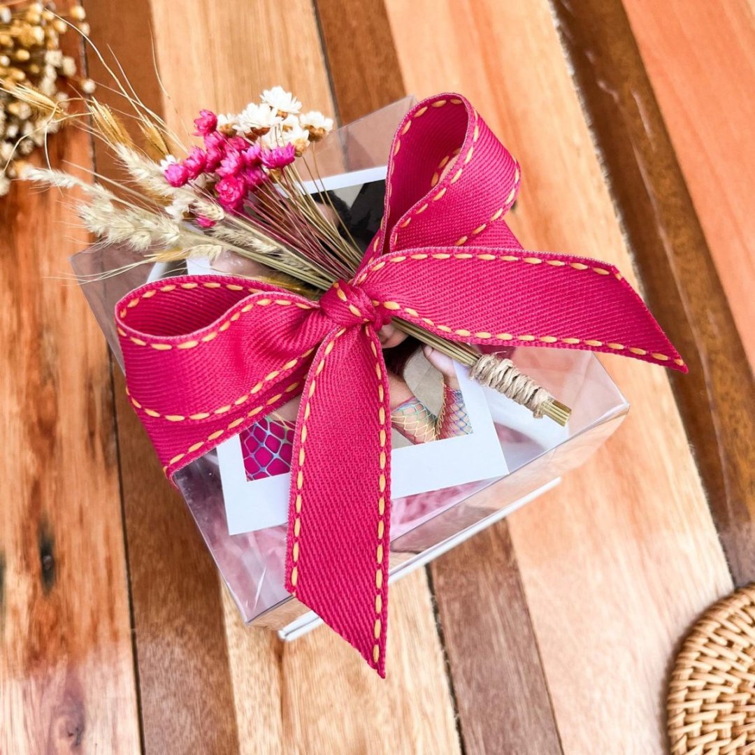 Caneca na caixa de acetato