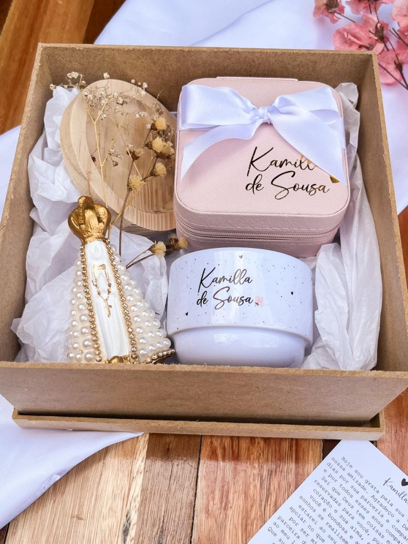 Kit Xícara + porta joias + santa + pires de madeira